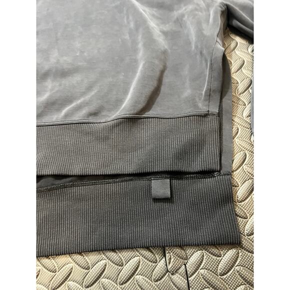 Lululemon Size 2 Softstreme Turtleneck Pullover Sweatshirt Activewear Womens - Picture 3 of 10